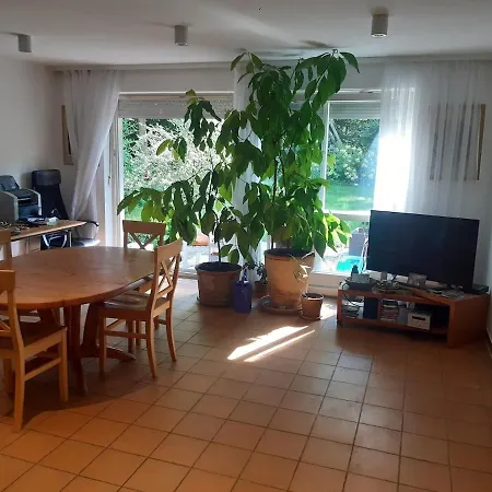 Sunny Garden Flat In