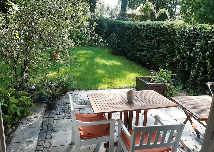 Sunny Garden Flat In Munich