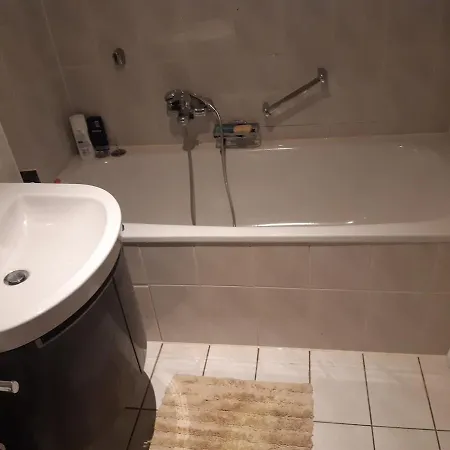 Sunny Garden Flat In